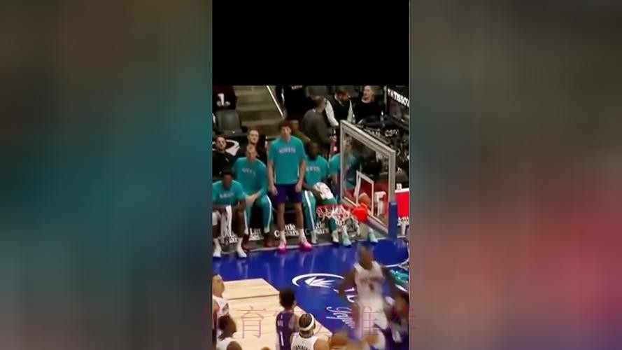 布里奇斯妙传 米勒空接双手炸筐 布里奇斯妙传 米勒空接双手炸筐