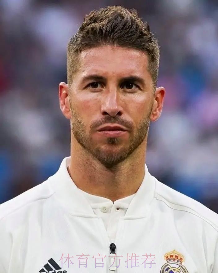 马卡:拉莫斯希望回归遭拒 近百名球员被推荐给皇马 马卡:拉莫斯希望回归遭拒 近百名球员被推荐给皇马